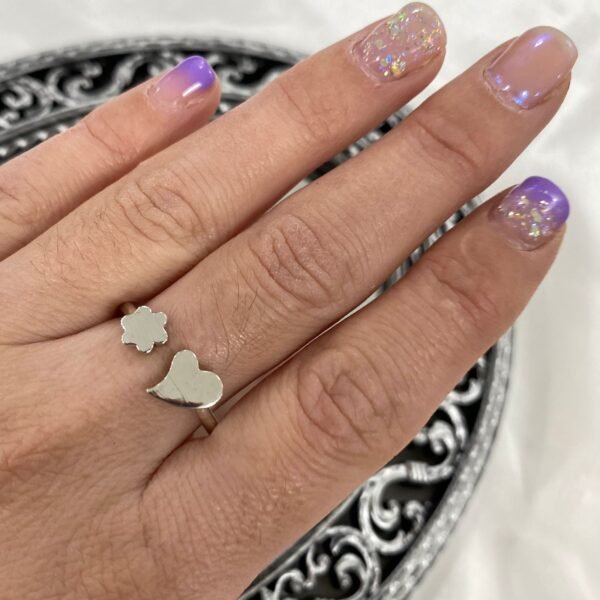 a Anillo liso regulable corazon flor